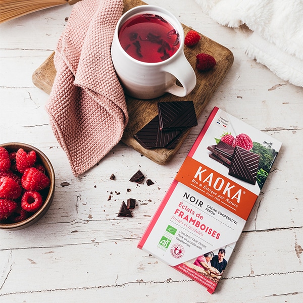 Tablette de chocolat éclats de framboises de la marque bio et éthique Kaoka.